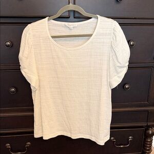 Jane and Delancey White Puff Sleeve Short Sleeve Tee